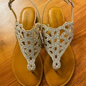 DARLING SPARKLY SILVER SANDALS Size 9. NWT